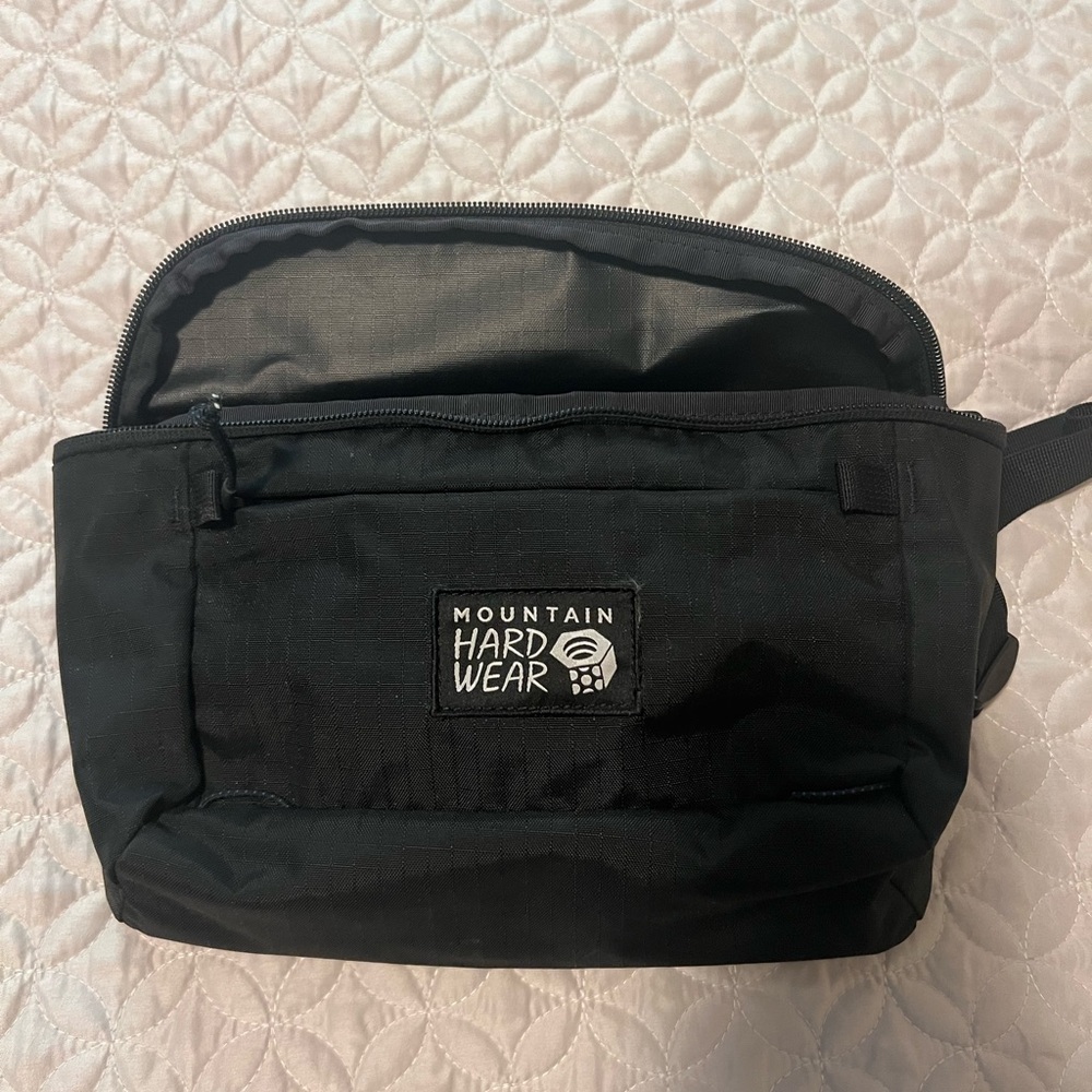 Mountain Hardwear Black Belt Bag with Durable Design